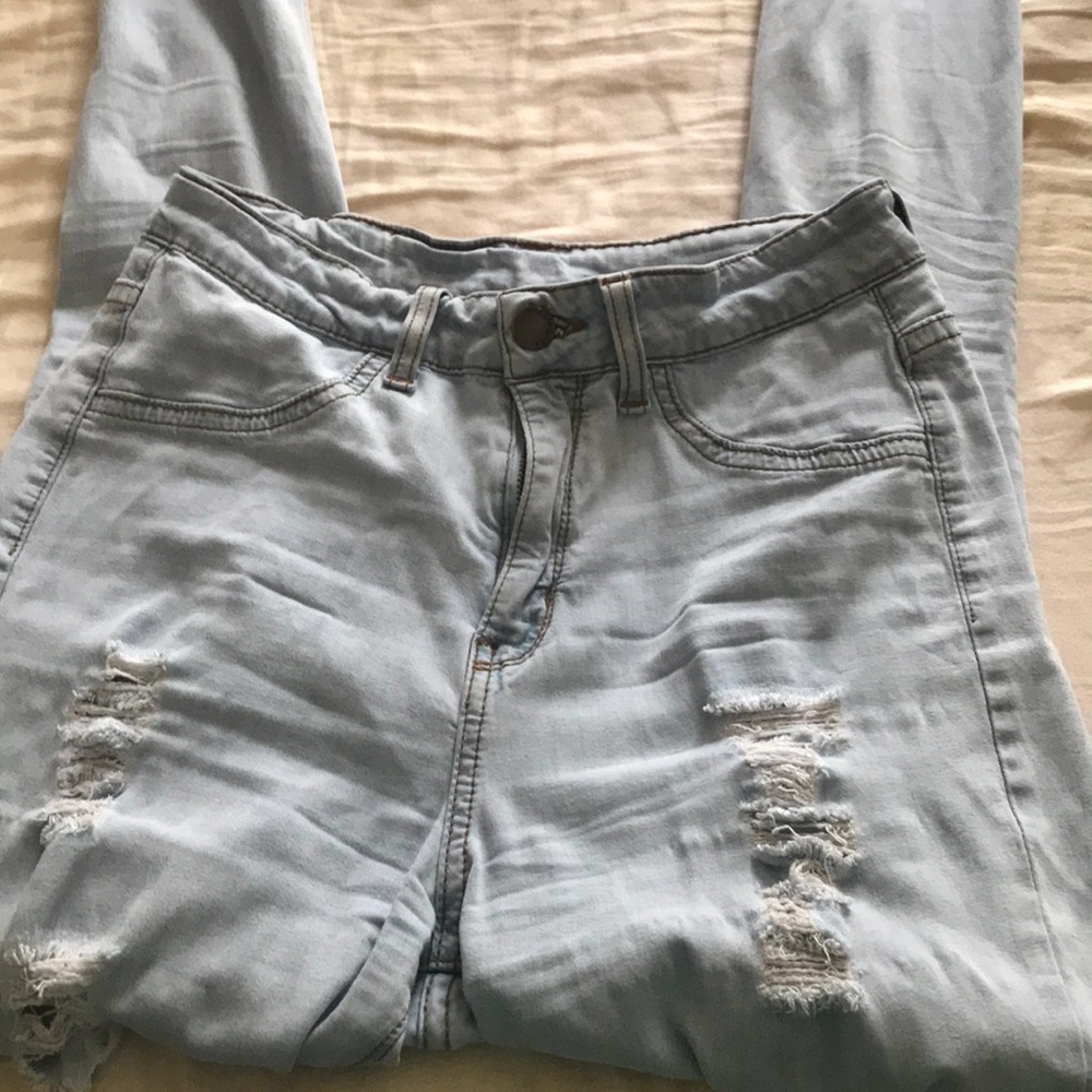 High waisted ripped jeans